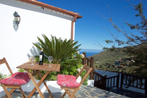 2 bedrooms appartement with furnished terrace and wifi at Santa Cruz de Tenerife Canarias 5 km away from the beach, Los Silos